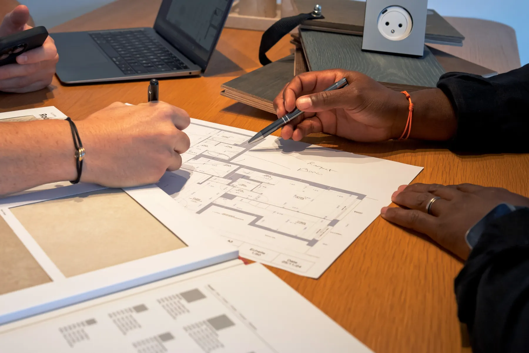 Lecture des plans d'un appartement avant rénovation